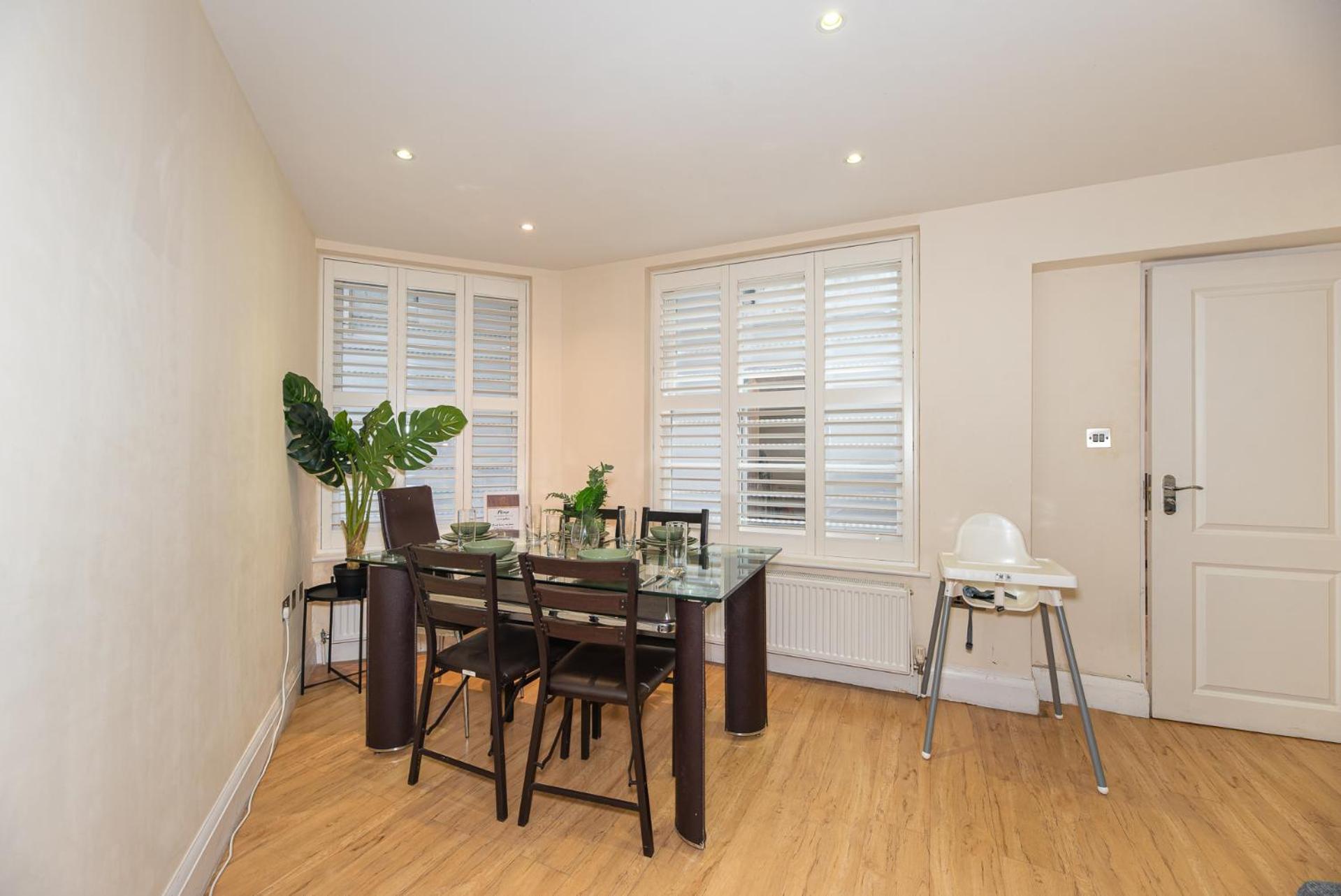 3 Bedroom Apartment With Private Terrace In Pimlico, Westminster, Victoria London Bagian luar foto