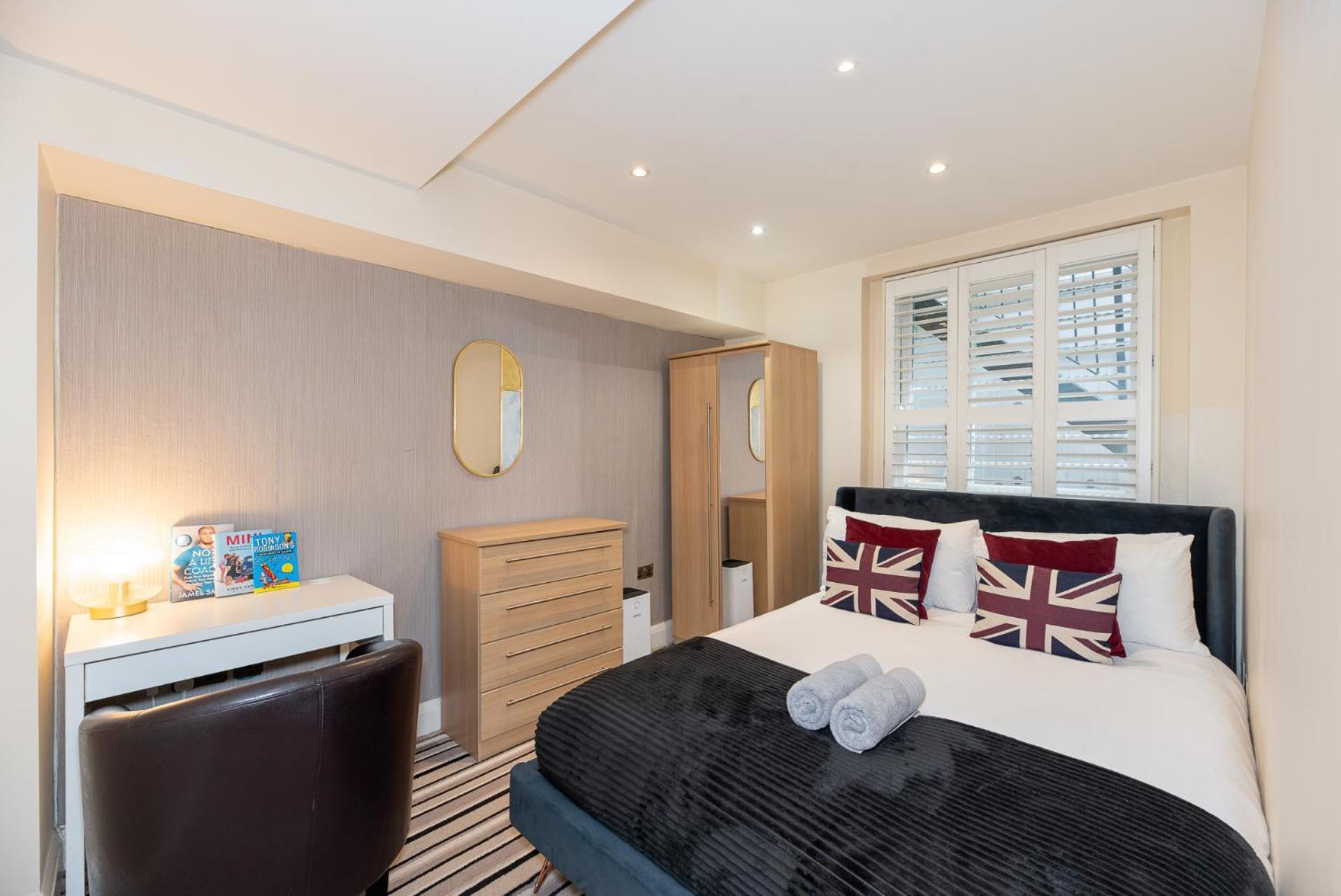 3 Bedroom Apartment With Private Terrace In Pimlico, Westminster, Victoria London Bagian luar foto