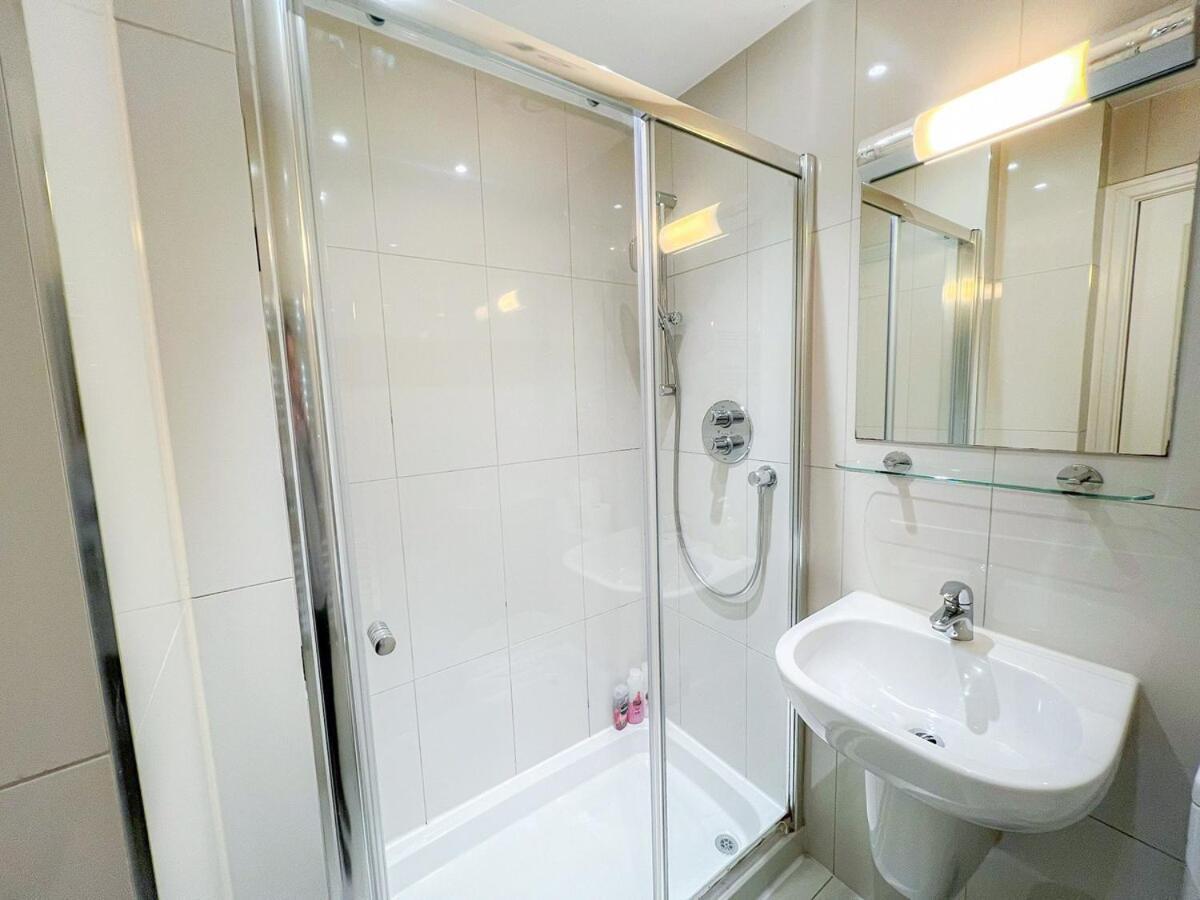 3 Bedroom Apartment With Private Terrace In Pimlico, Westminster, Victoria London Bagian luar foto