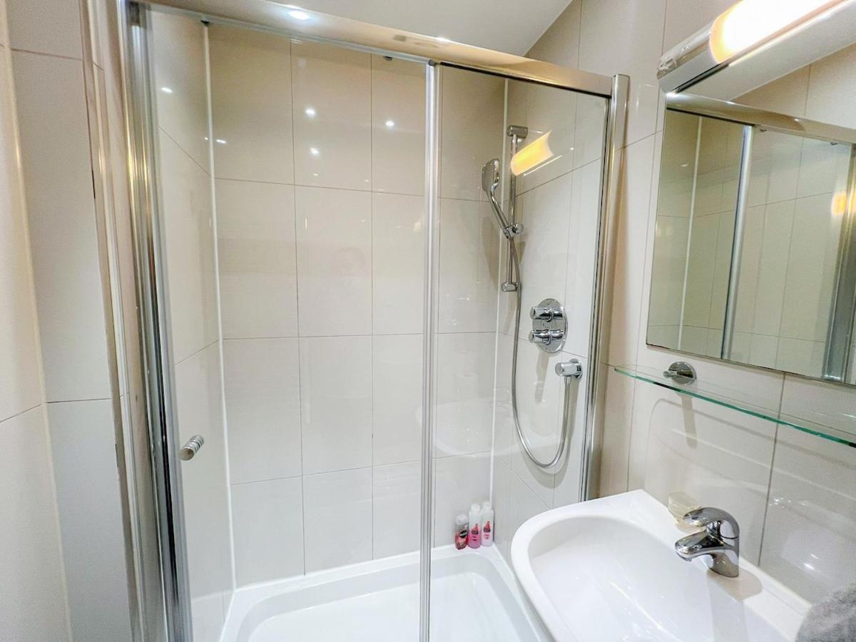 3 Bedroom Apartment With Private Terrace In Pimlico, Westminster, Victoria London Bagian luar foto
