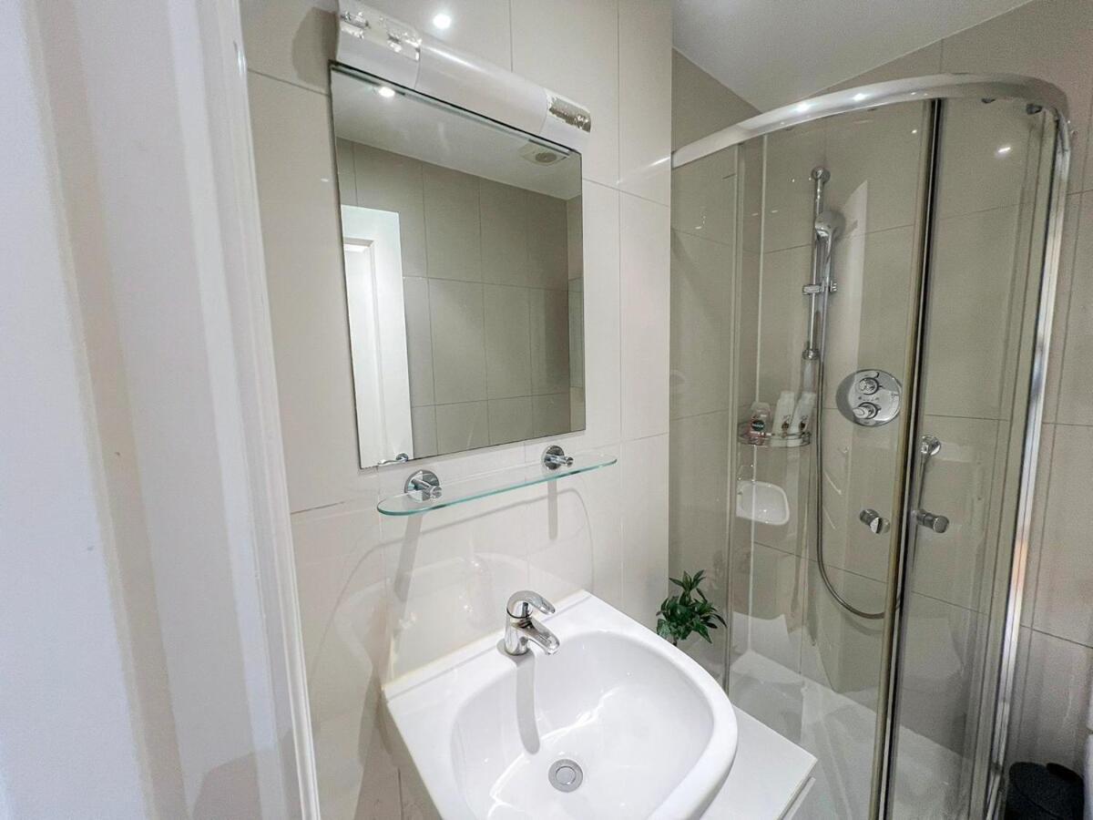 3 Bedroom Apartment With Private Terrace In Pimlico, Westminster, Victoria London Bagian luar foto