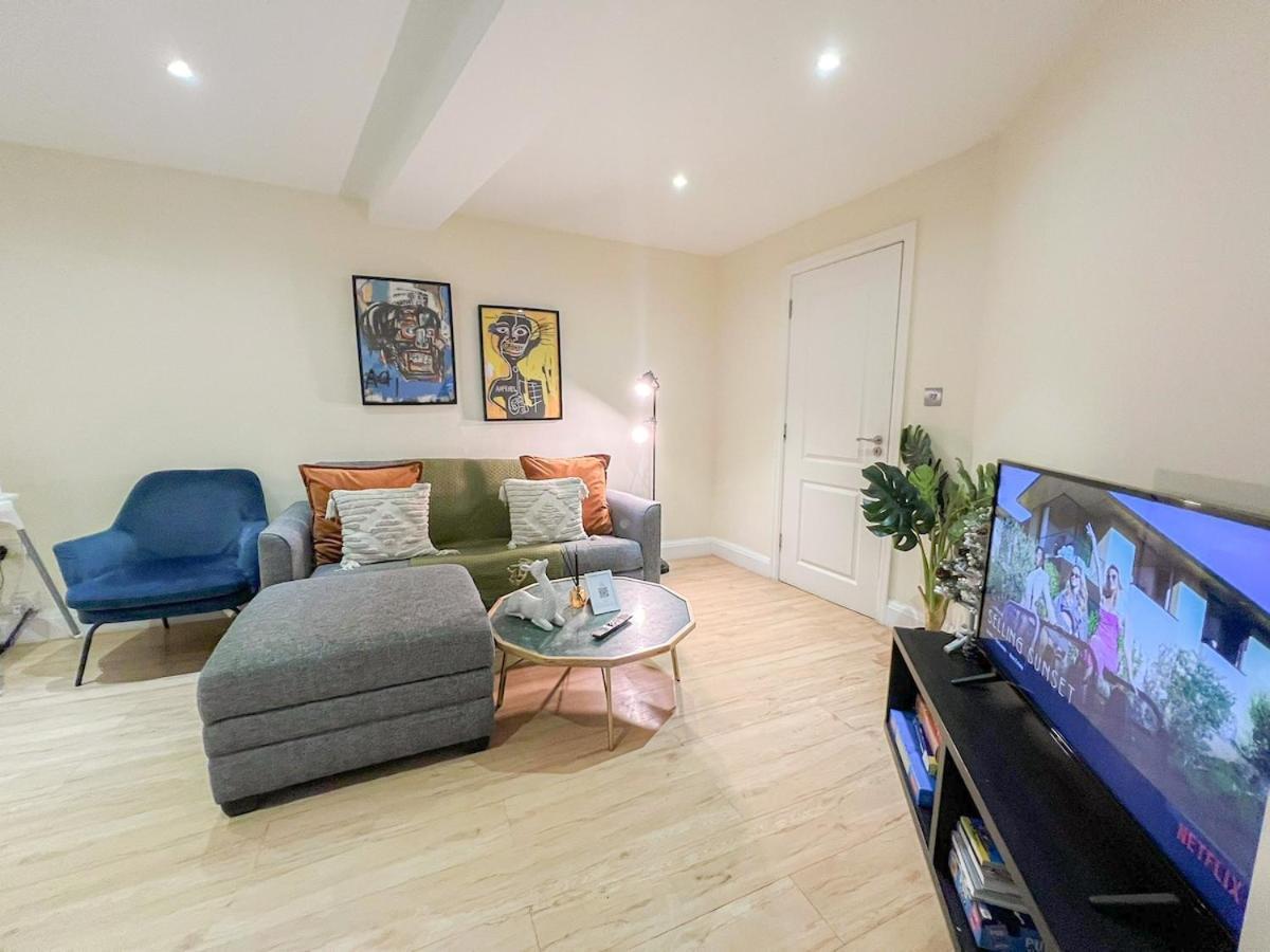 3 Bedroom Apartment With Private Terrace In Pimlico, Westminster, Victoria London Bagian luar foto