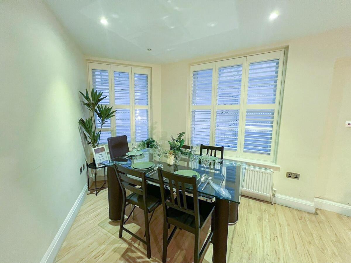 3 Bedroom Apartment With Private Terrace In Pimlico, Westminster, Victoria London Bagian luar foto