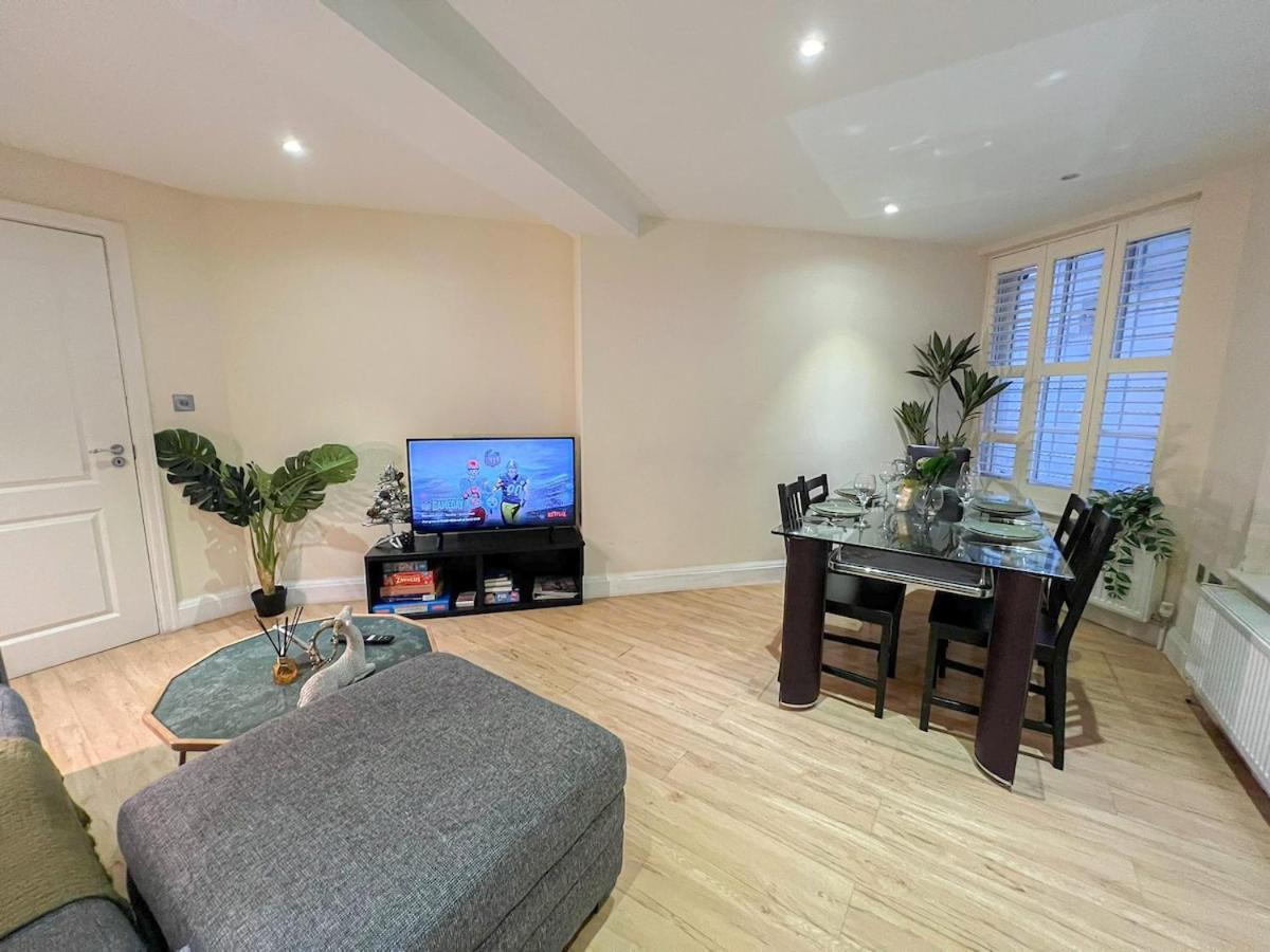 3 Bedroom Apartment With Private Terrace In Pimlico, Westminster, Victoria London Bagian luar foto